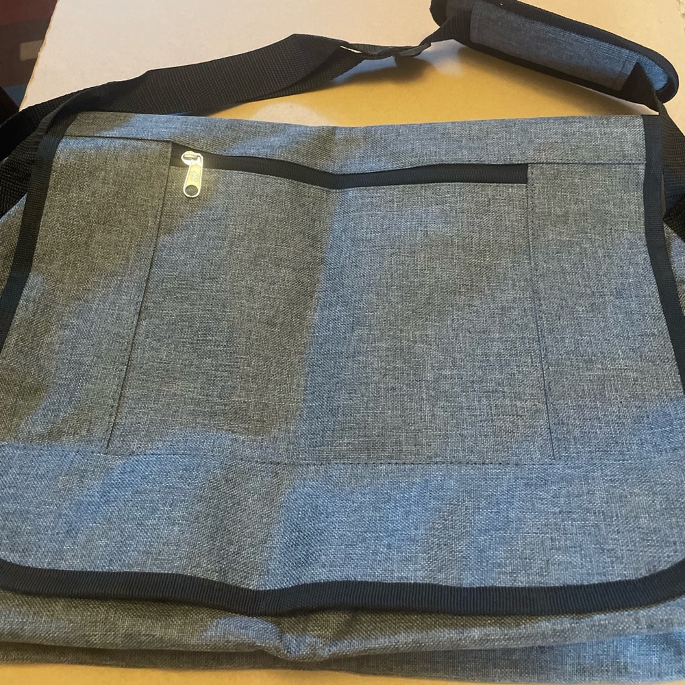 NWOT- Heathered Grey Laptop Messenger Bag Padded/Adjustable Shoulder Strap - Picture 2 of 10